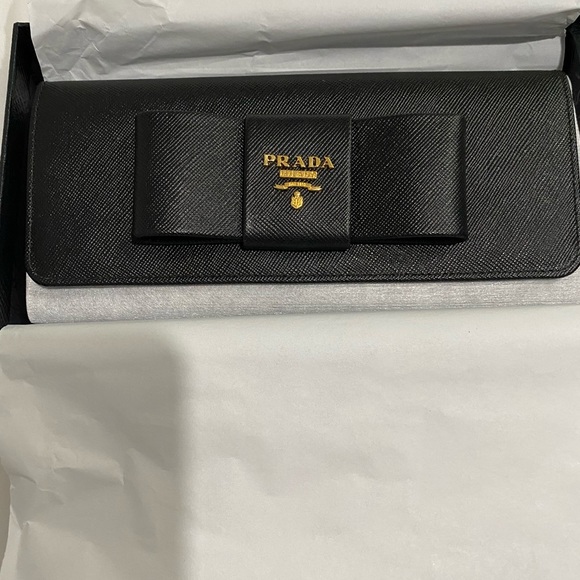 Prada wallet - Picture 1 of 12
